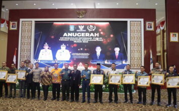 Pemkab Lingga Terima Penghargaan “Informatif” KIP 2023