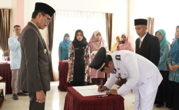Bupati Safaruddin Saksikan Penandatanganan Berita Acara Sertijab Camat Harau