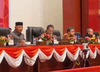 Sekdaprov Dengarkan Pandum Fraksi DPRD Kepri Terhadap Nota Keuangan dan Ranperda APBD Kepri 2024