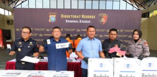 Dirreskrimsus Polda Kepri Berhasil Amankan 2 orang Tersangka Pengedar Rokok Ilegal di Batam