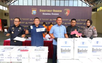 Dirreskrimsus Polda Kepri Berhasil Amankan 2 orang Tersangka Pengedar Rokok Ilegal di Batam