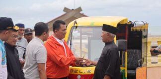 Penyerahan Bantuan Untuk Meningkatkan Keselamatan dan Kenyamanan di Pulau Penyengat