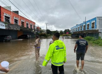 Tanggap Terhadap Potensi Banjir, Polres Natuna Beserta Polsek Jajaran Gelar Patroli