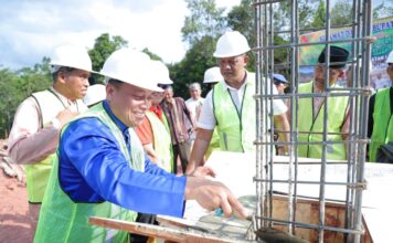 Bupati Lingga Muhammad Nizar Letakkan Batu Pertama Pembangunan Pabrik Plywood