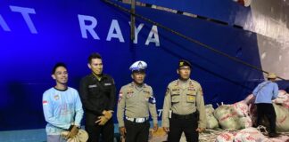 Polres Natuna Kawal Pengamanan Logistik Pemilu di Pelabuhan Selat Lampa