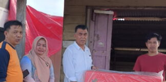 Tinjau Warga Terdampak Angin Puting Beliung, Bupati Natuna Minta Dinsos Segera Salurkan Bantuan