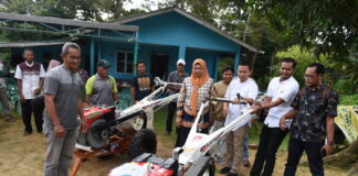 Bantuan 9 Traktor Tangan Diserahkan kepada Kelompok Tani di Desa Ekang Enculai