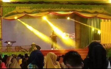 Penyanyi Malaysia, Shidi dari Kumpulan DATA Memukau Pengunjung pada Malam Ramah Tamah Hari Jadi Kabupaten Lingga ke-20