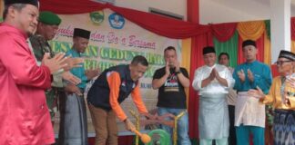 Didampingi Ketua TP PKK, Bupati Lingga Resmikan Gedung Baru SDN 012 Senayang