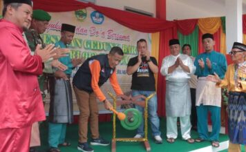 Didampingi Ketua TP PKK, Bupati Lingga Resmikan Gedung Baru SDN 012 Senayang