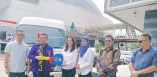 Kepedulian Cen Sui Lan Serahkan Bantuan Mobil Bus Ke Kampus STT Real Batam