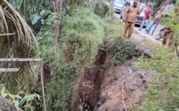 Camat Bandar Pulau Bersama Kades Tinjau Lokasi Badan Jalan Amblas Akibat Curah Hujan Tinggi