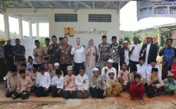 Cen Sui Lan Resmikan Bantuan Hibah Sanitasi MCK di Ponpes Sirul Illahiyah Sagulung Batam