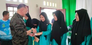 Wabup Natuna Serahkan Beasiswa Tahfidz Qur’an kepada Siswa Madrasah Aliyah Negeri 2