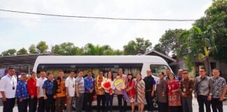 Kepedulian Cen Sui Lan Serahkan Bantuan Bus Sekolah Kepada Yayasan Cetiya Vidya Sasana Karimun