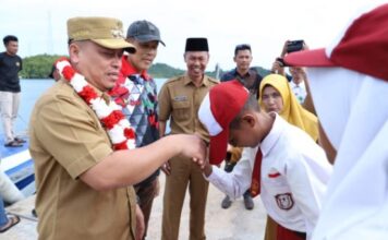 Bupati Lingga Resmikan Gedung Baru SD Negeri 001 Temiang Pesisir