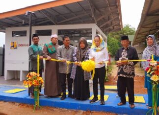 Lagi, Cen Sui Lan Menyerahkan Bantuan Sanitasi MCK Santriwati Ponpes Darul Falah Batam