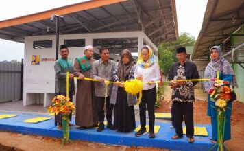 Lagi, Cen Sui Lan Menyerahkan Bantuan Sanitasi MCK Santriwati Ponpes Darul Falah Batam
