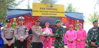 Kapolres dan Ketua Bhayangkari Cabang Natuna Berikan Dukungan dan Bingkisan kepada Petugas Jaga Pos Terpadu