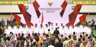 Lantik 32 Penghulu, Bupati Alfedri Ingatkan Penghulu Rangkul Seluruh Komponen dan Tetap Kompak