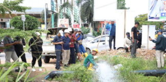 Jaga Kualitas Air, BP Batam dan PT ABHi Lakukan Flushing Jaringan Pipa Air
