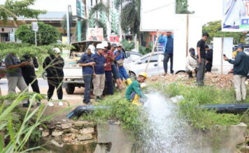Jaga Kualitas Air, BP Batam dan PT ABHi Lakukan Flushing Jaringan Pipa Air