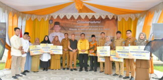 Kunker ke Sedanau, Gubernur Ansar Serahkan Sejumlah Bantuan dan Resmikan Ruang Laboratorium SMKN 1 Bunguran Barat