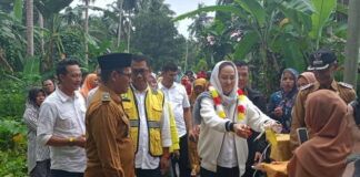 Cen Sui Lan Resmikan Jalan Program dari Dana Aspirasinya di Desa Sepempang Natuna