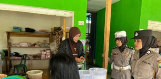 Polwan Polres Natuna Gelar Patroli Engku Putri Untuk Menjaga Situasi Aman Jelang Pemilu