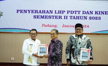 Pemkab Tanah Datar Terima LHP PDTT Kepatuhan Belanja Daerah Semester II 2023 dari BPK
