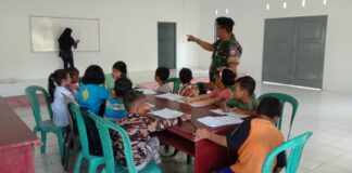 Babinpotmar Lanal Ranai Pantau Kegiatan Bimbel di Rumah Pintar Desa Sungai Ulu