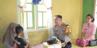 Peduli Sesama, Kapolres Lingga Bersama Ketua Bhayangkari Salurkan Tali Asih