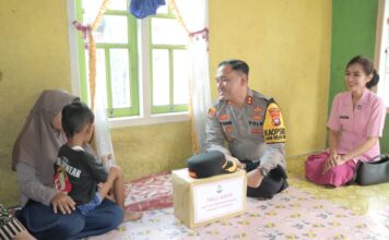 Peduli Sesama, Kapolres Lingga Bersama Ketua Bhayangkari Salurkan Tali Asih