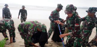 Yon Komposit 1/Gardapati Natuna Bersihkan Pantai Tanjung