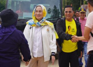 Cen Sui Lan Alokasikan Dana Aspirasinya Rp1 Miliar Program Bedah Rumah Suku Akit di Sei Asam Karimun