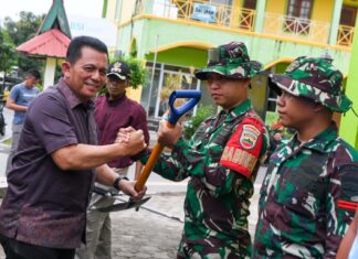 Gubernur Bersama Pj. Walikota dan Forkopimda Gotong Royong Bersihkan Pulau Penyengat