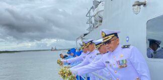 Sambut Hari Dharma Samudera, Lanal Ranai Gelar Upacara Tabur Bunga di Laut