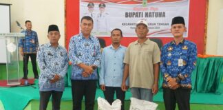 Bupati Natuna Serahkan Bantuan Pupuk kepada Petani di Kecamatan Bunguran Tengah