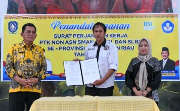 Gubernur Ansar Serahkan SK 211 PTK Non ASN di Lingga