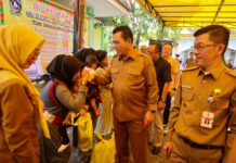 Gubernur Kepri Serahkan Bantuan untuk Nelayan dan Ibu Hamil di Tanjungpinang