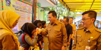 Gubernur Kepri Serahkan Bantuan untuk Nelayan dan Ibu Hamil di Tanjungpinang