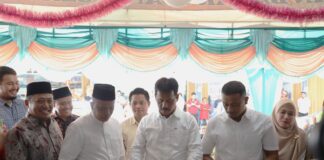 Resmikan Rumah Makan Tsania Seafood, Muhammad Rudi Komitmen Bangkitkan Sektor Pariwisata