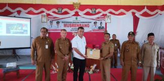 Bupati Natuna Serahkan Kartu BPJS Ketenagakerjaan Kepada Nelayan