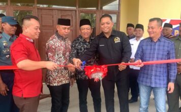 Selesai Direvitalisasi, Bupati Lingga M Nizar Resmikan Kantor Lurah Dabo