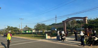 Satlantas Polres Lingga Berikan Pelayanan Prima Kepada Pengendara