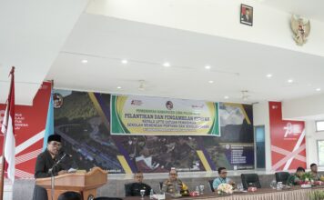 Bupati Safaruddin Sebut Peranan Guru dalam Perjalanan Sejarah Sangat Besar