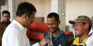 Muhammad Rudi Salurkan Cadangan Beras Pemerintah Kepada 6.178 KPM