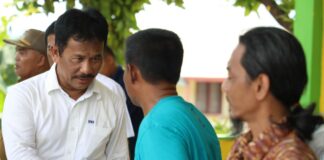 Muhammad Rudi Serahkan 1.004 Kartu BPJS Ketenagakerjaan untuk Nelayan