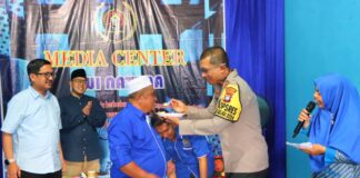 Syukuran HPN, Kapolres Natuna Bawakan Nasi Tumpeng Persahabatan