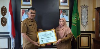 Bupati Natuna Terima Penghargaan Pelayanan Publik dari Ombudsman